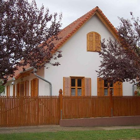 Apartment Balatonbereny 8 Екстер'єр фото