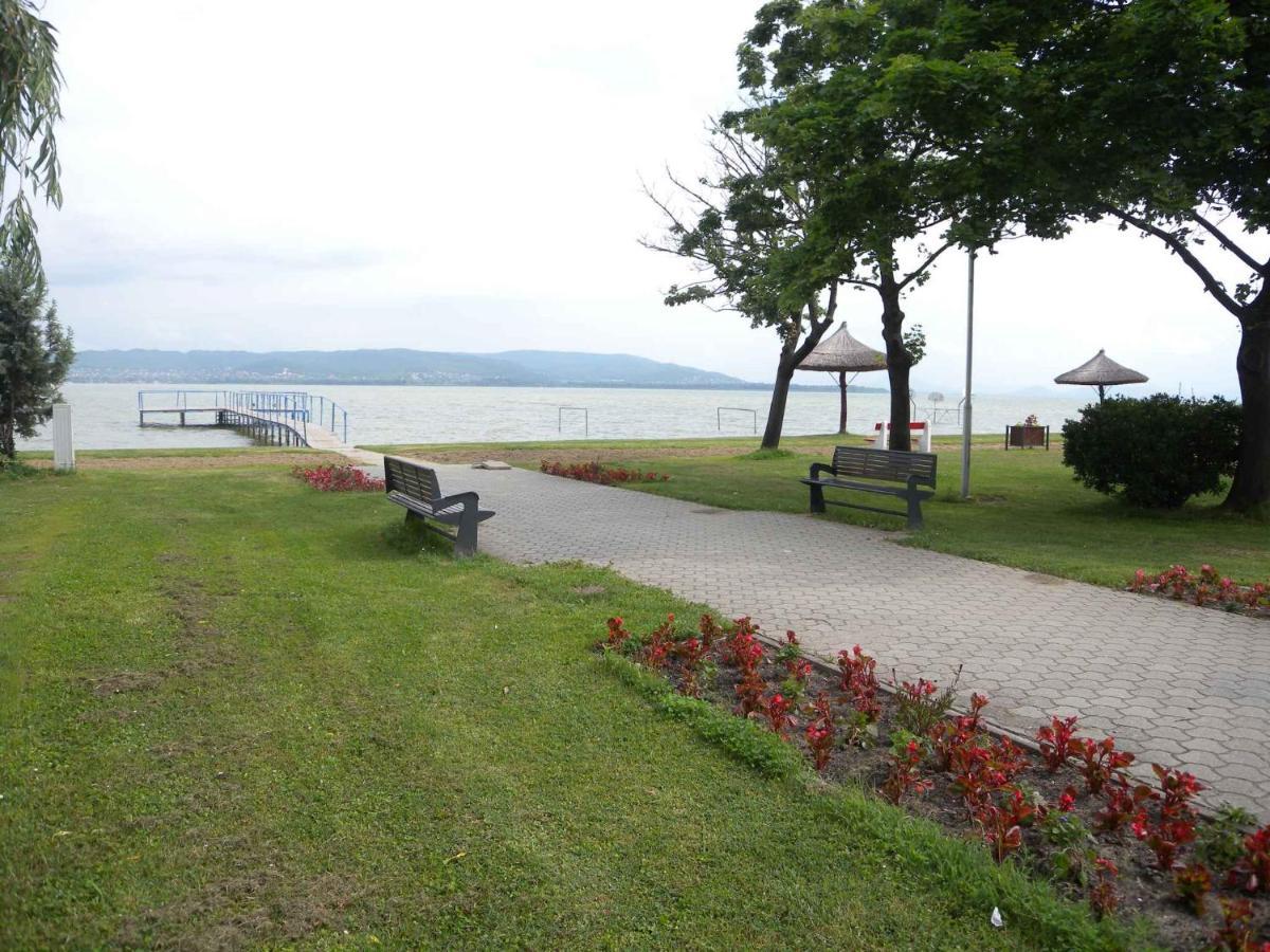 Apartment Balatonbereny 8 Екстер'єр фото