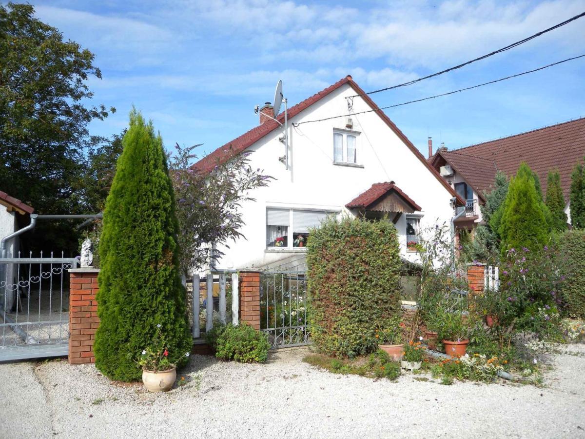 Apartment Balatonbereny 8 Екстер'єр фото