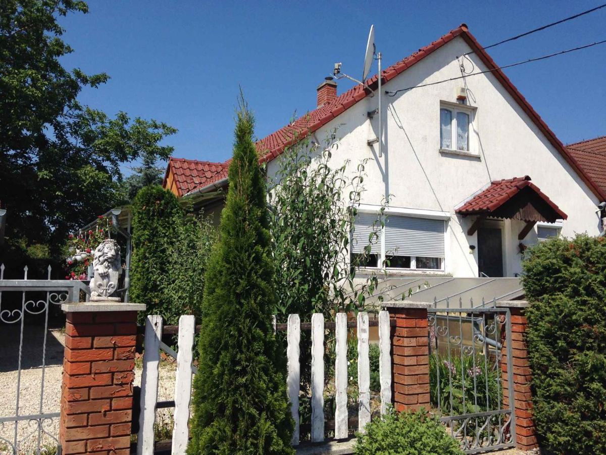 Apartment Balatonbereny 8 Екстер'єр фото