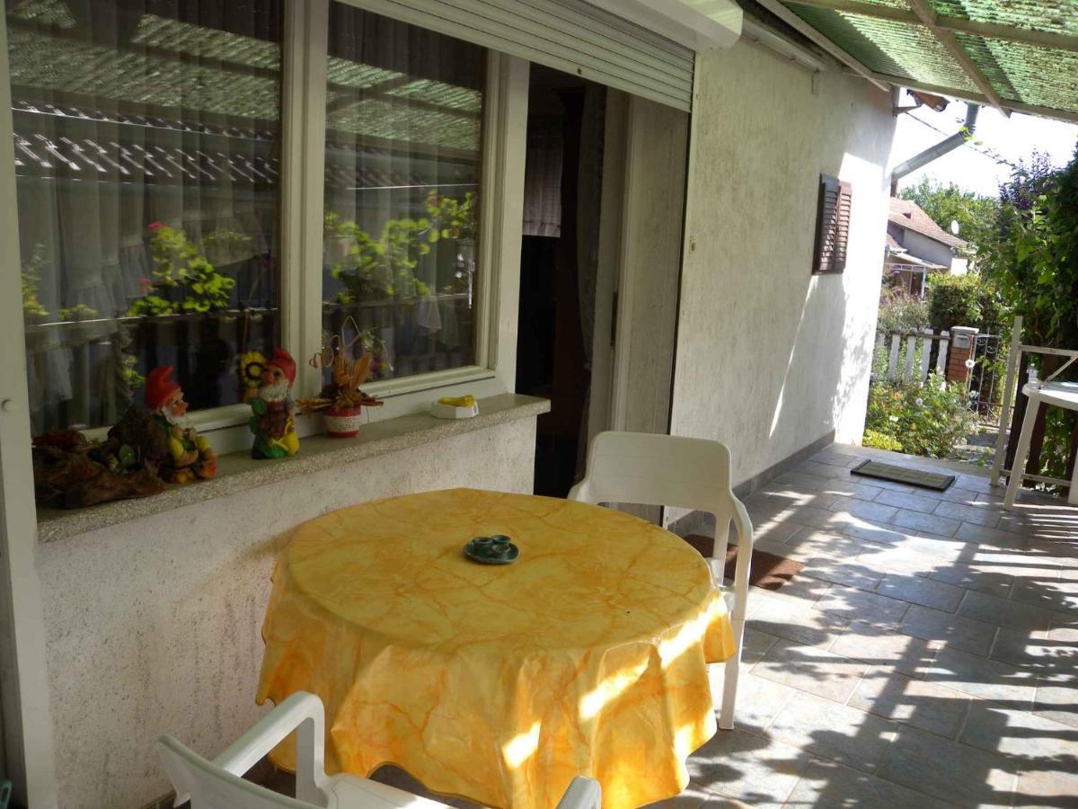 Apartment Balatonbereny 8 Екстер'єр фото