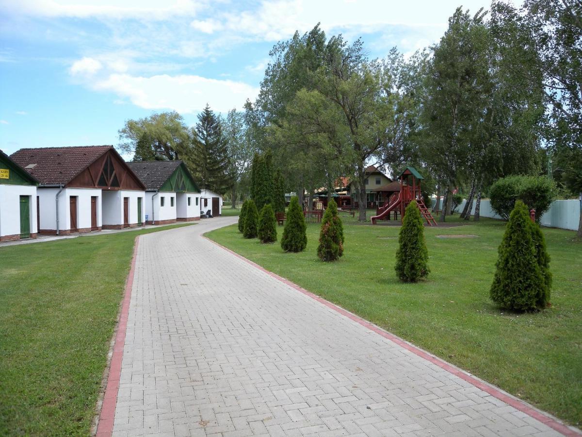Apartment Balatonbereny 8 Екстер'єр фото