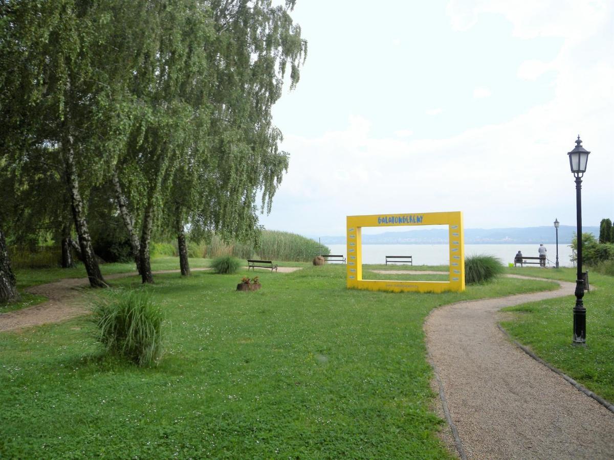 Apartment Balatonbereny 8 Екстер'єр фото