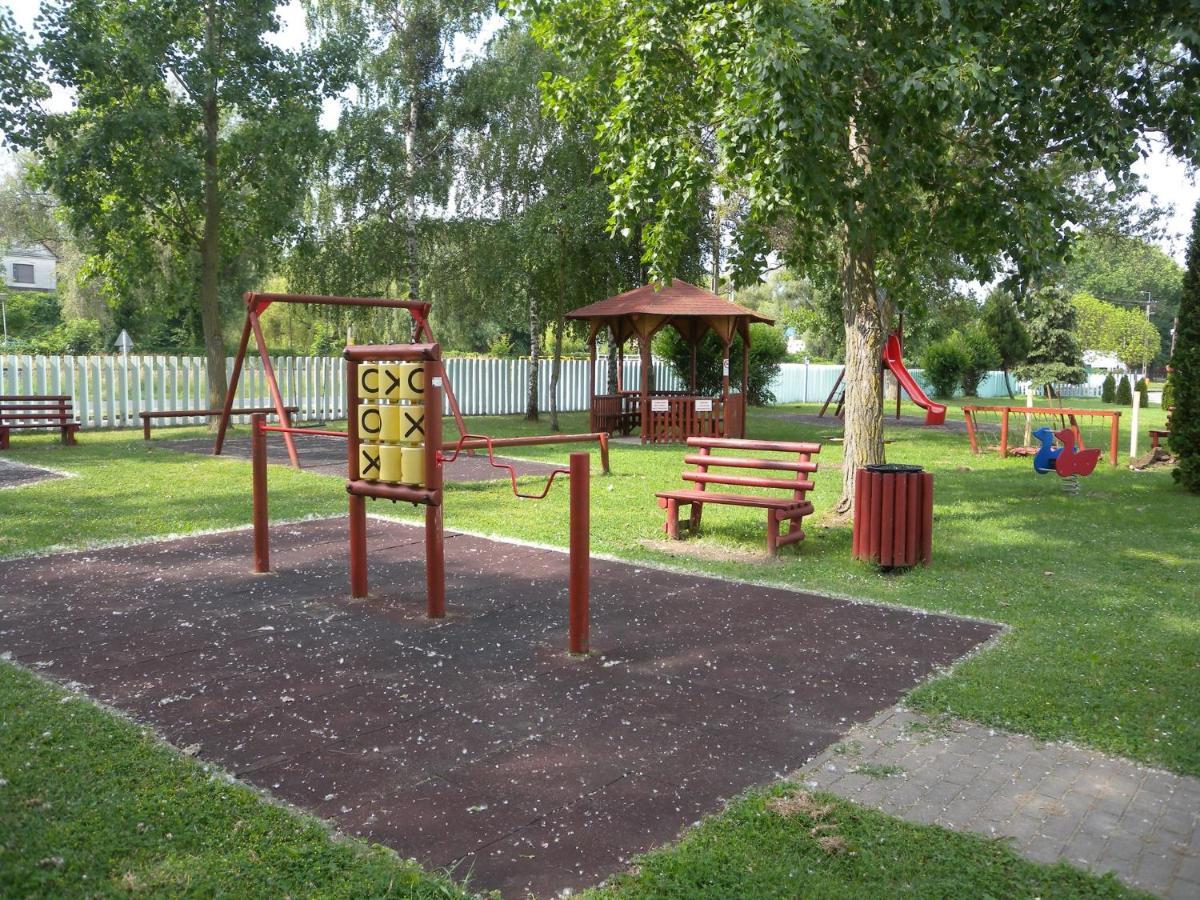 Apartment Balatonbereny 8 Екстер'єр фото